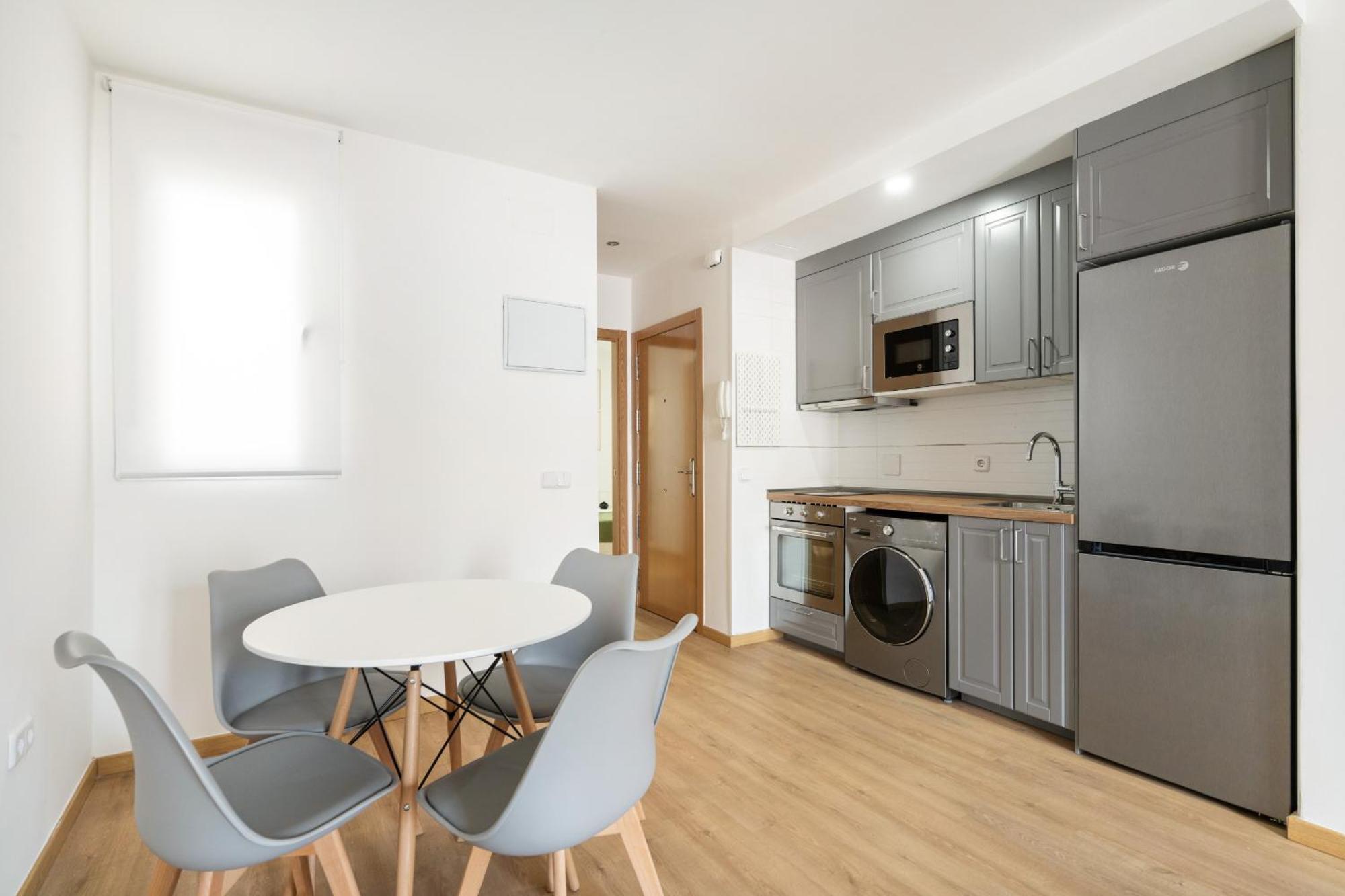 Apartamento En La Avenida De La Albufera Alquiler Temporal Madrid Exterior photo